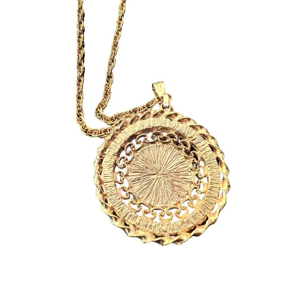 Vintage 1900 Indian Head Coin Pendant on 24” Gold Tone Chain - Picture 3 of 3